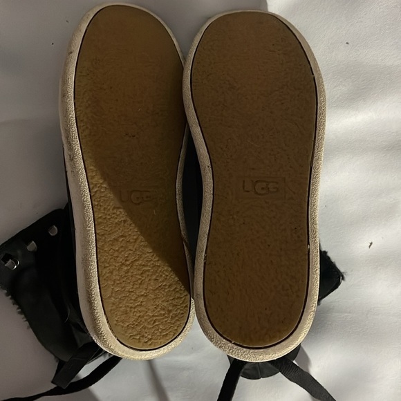 Cute black UGG sneakers in size 5 - Picture 4 of 5